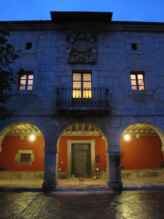 Casona Valle De Soba Regules Eksteriør billede