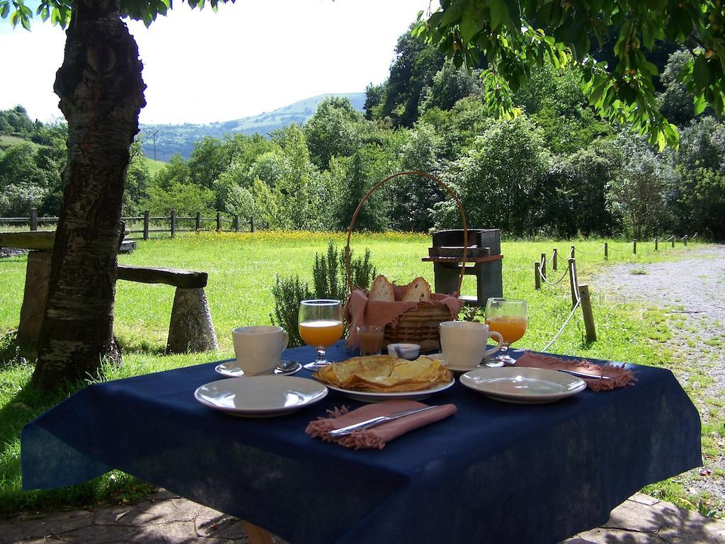 Casona Valle De Soba Regules Eksteriør billede